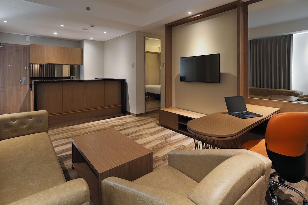 Horison Ciledug Jacarta Exterior foto
